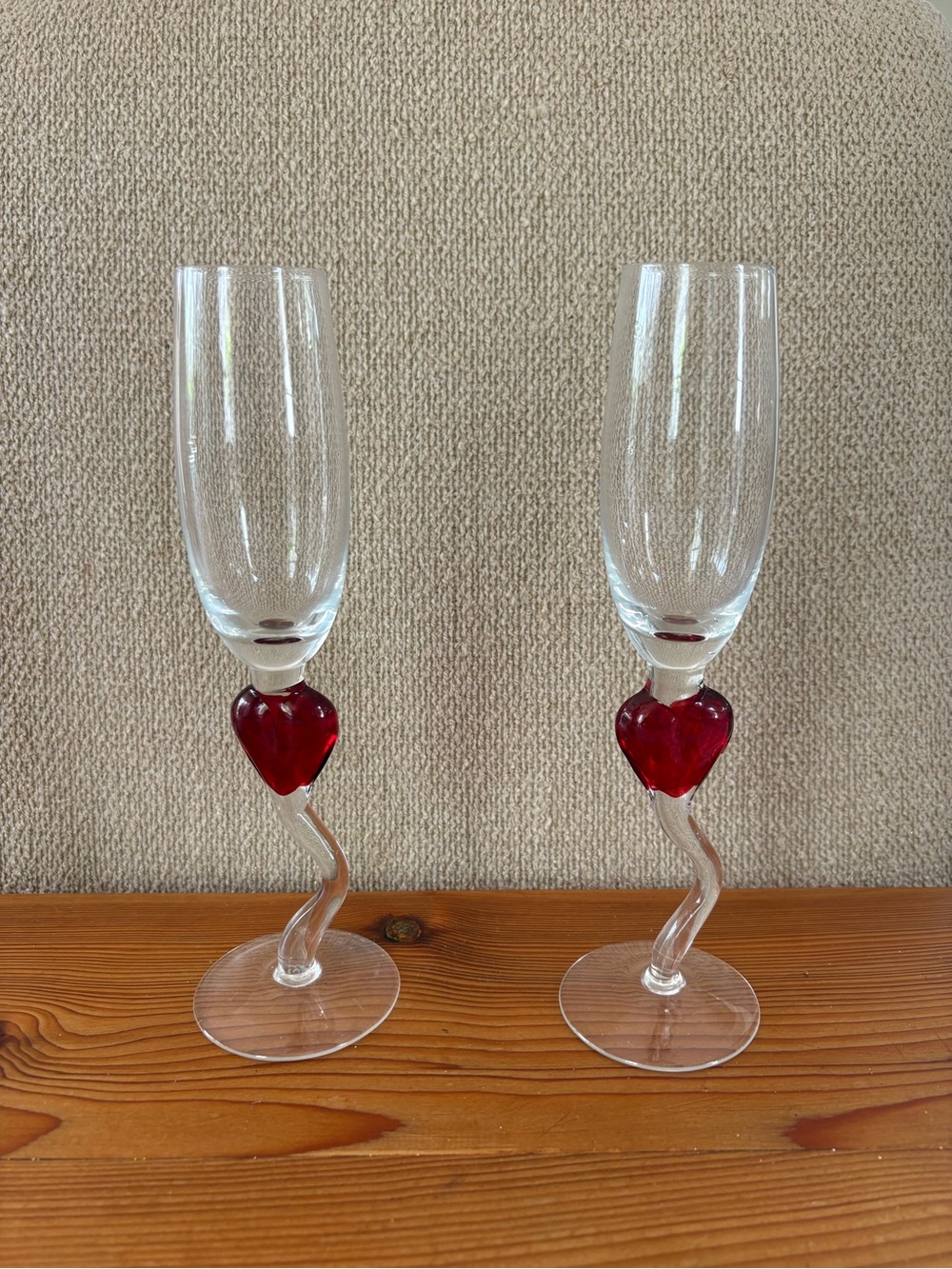 Unsigned Heart Accent Blown Glass Toasting Champagne Flutes Set of 2